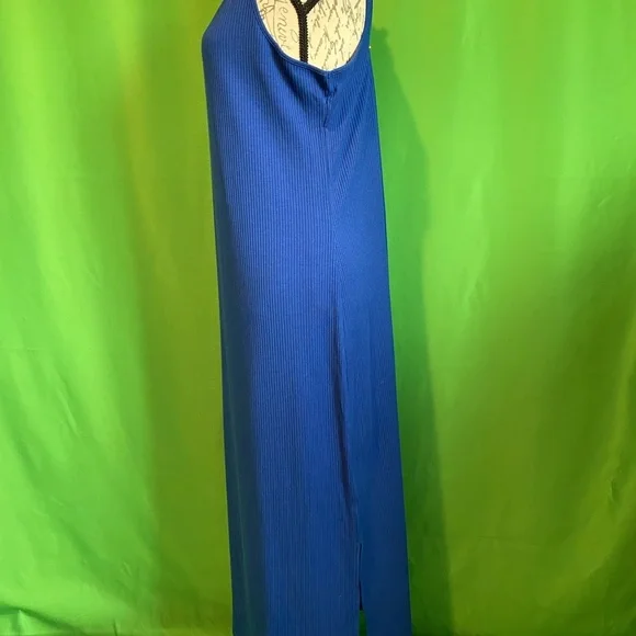 Long Sleeveless Dress - Picture 2 of 7
